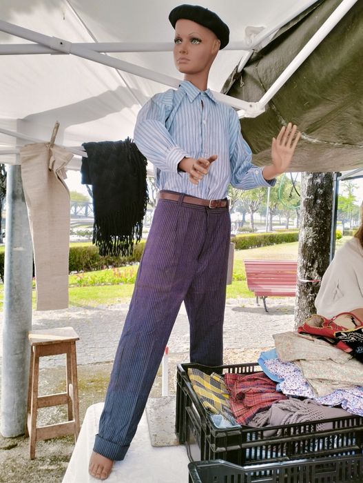 Venda de trajes regionais, hoje dia 16, em Caminha