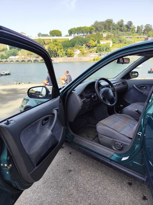 Honda Civic 1.4i – APENAS 118.741 km