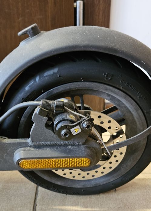 3721/25 Hulajnoga elektryczna Xiomi Mi Essential