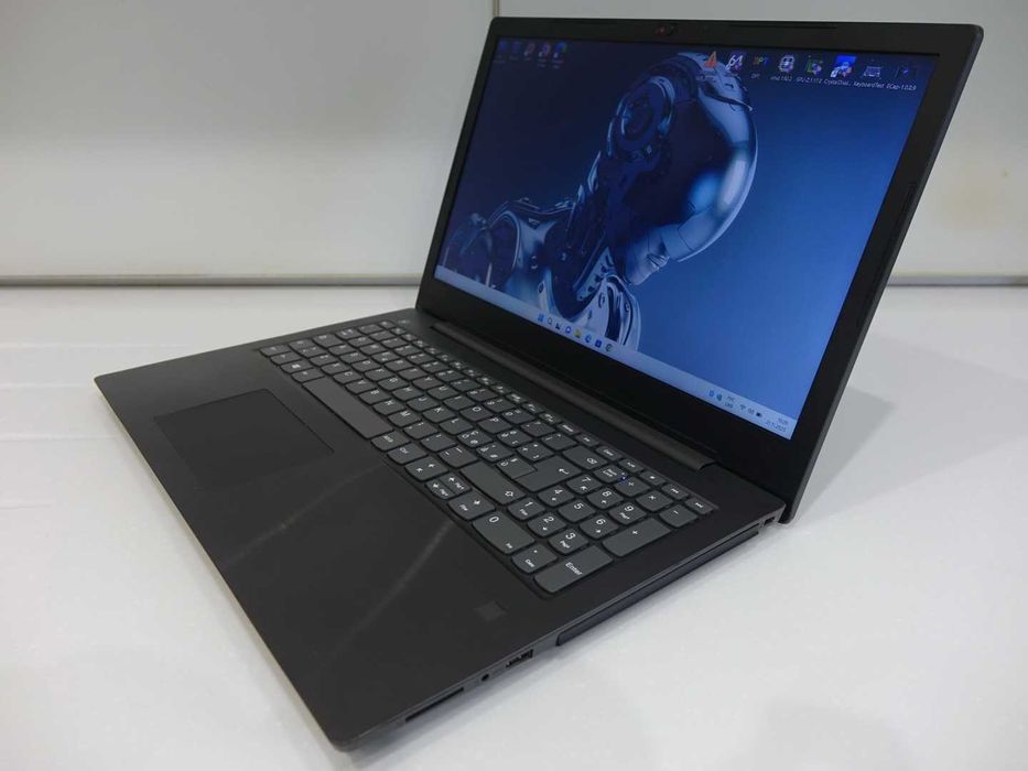 Lenovo V330-15ikb 15.6 FHD i5-8250U 8GB 240GB ОБСЛУЖЕН Intel UHD Win11