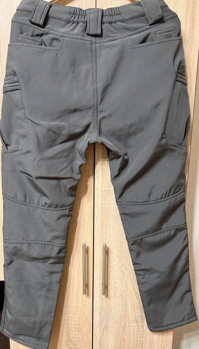 Чоловічий демісезонний костюм