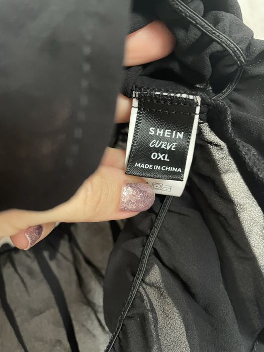 Чорний топ Shein