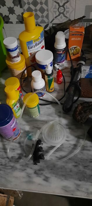 Vários acessórios para peixes de aquario