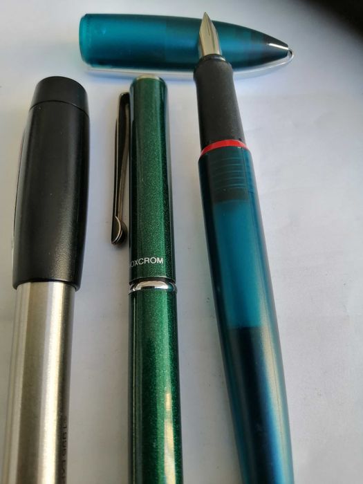 3 lindas canetas, diversas marcas.