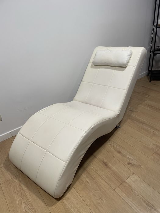 Szezlong bialy - bardzo wygodny