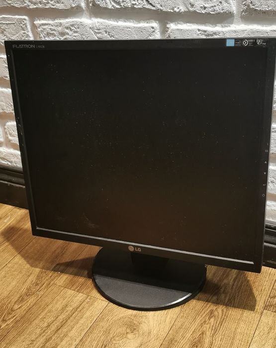 Монітор LG flatron L1952s