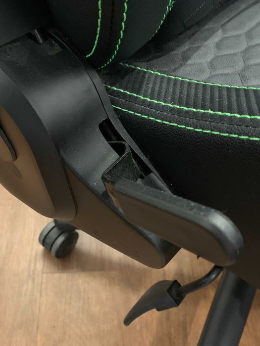 Cadeira Gaming Razer Iskur v1 - usada 2 anos