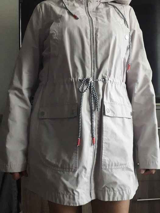 Демісезонна вітровка