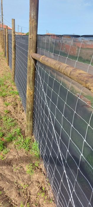 Vedações em madeira tratada e tubo