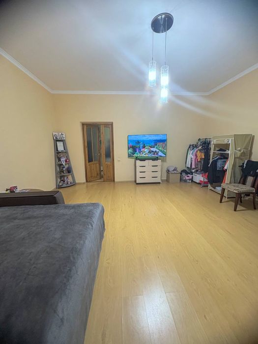 Продається просторий, комфортний будинок в м. Апостолове.