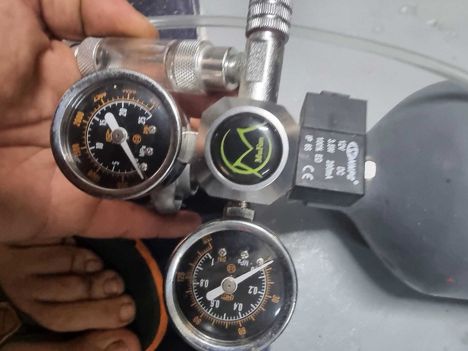 Cilindro de CO2 com regulador de pressão para aquário plantado