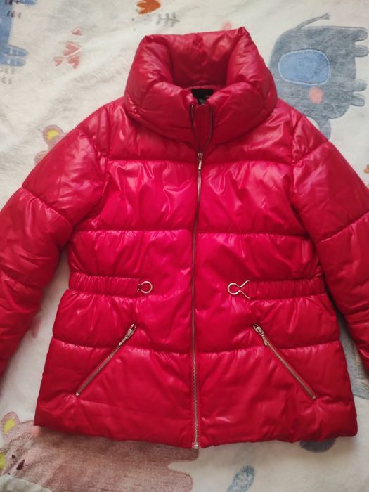 Продам курточку червону H/M