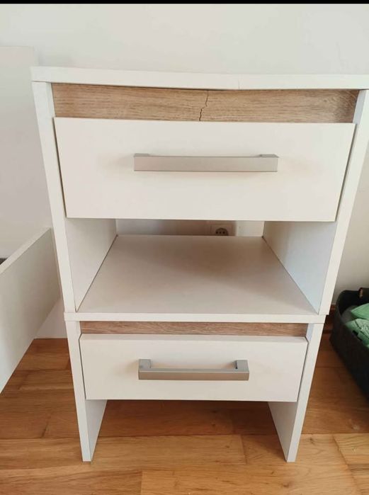 Cama de casal + estrado + 2 mesas cabeceira