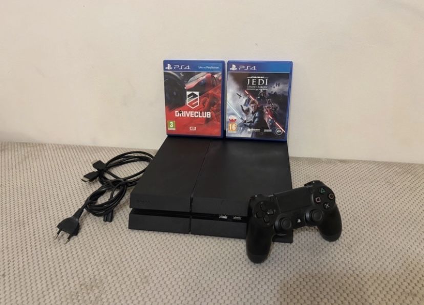 PS4 500GB +pad+2 gry stan bardzo dobry