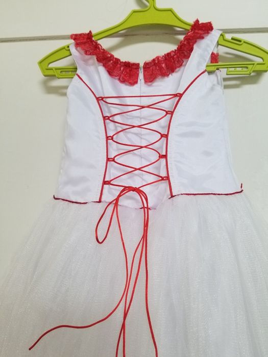 Платячко випускне, на дівчинку 6-7 років.