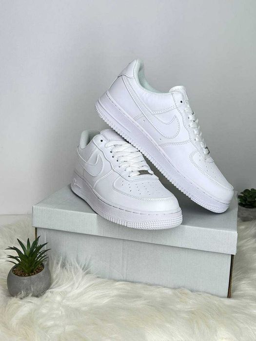 Нові оригінальні кросівки nike air force 1 чоловічі найк форси білі