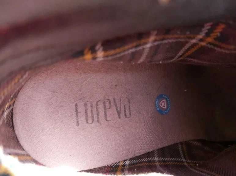 Botas castanhas FOREVA - tamanho 40 (serve 39)