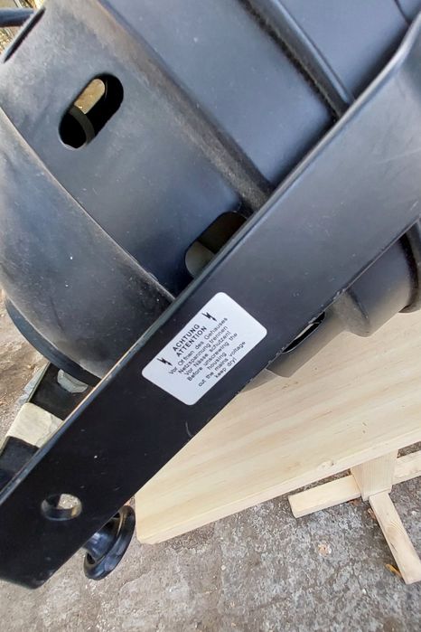 Projetor de luz Profissional  não is,  tenho 3,  dois funcionam