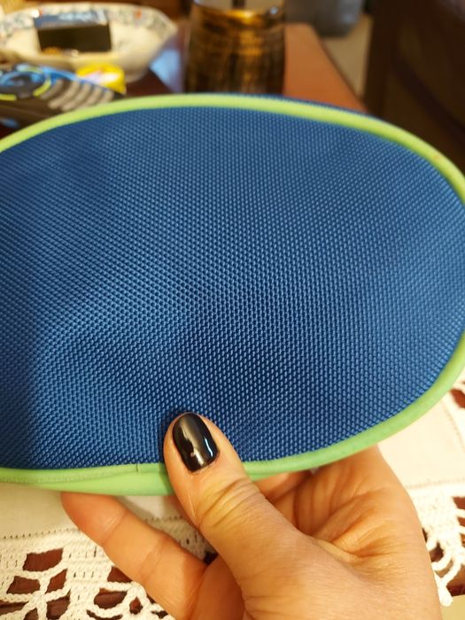 Estojo escolar da Benetton, com porta moedas incorporado.