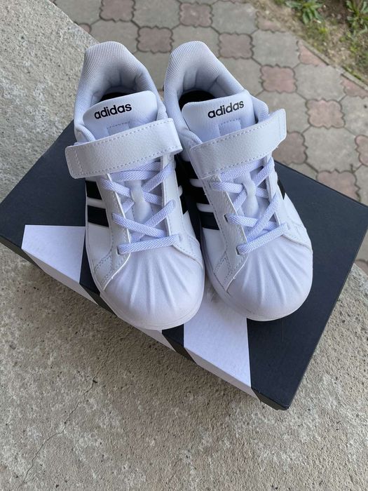 Кросівки для дівчинки adidas