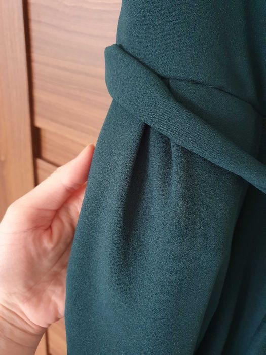 Elegancki kombinezon z kopertowym dekoltem r.36/S butelkowa zieleń