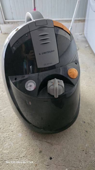 Maquina vapor/aspiração unitekno 909 plus usada