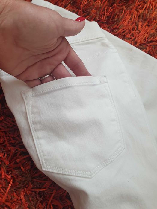 Kremowe dżinsowe leginsy George M