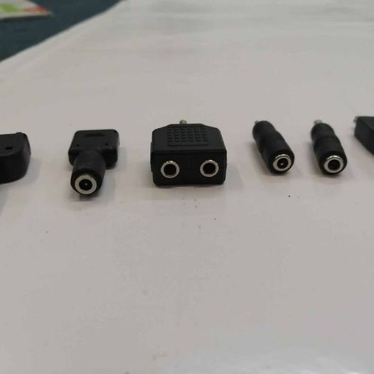 Vários modelos de fichas adaptador Jack, USB etc. Cada