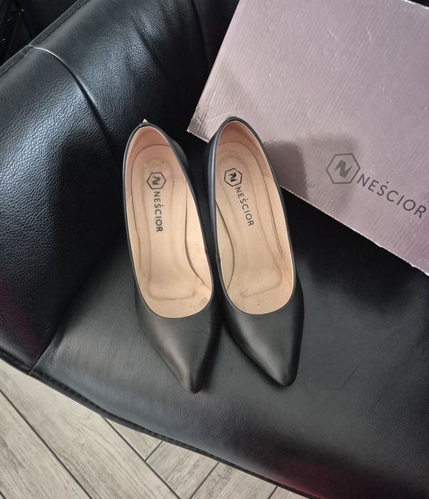 Szpilki Neścior 38 czarno złote