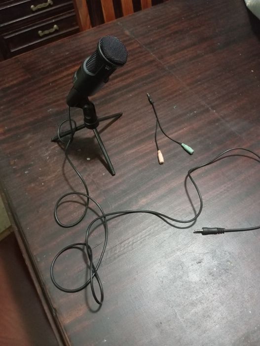 Microfone com base e fio (micro, fones)