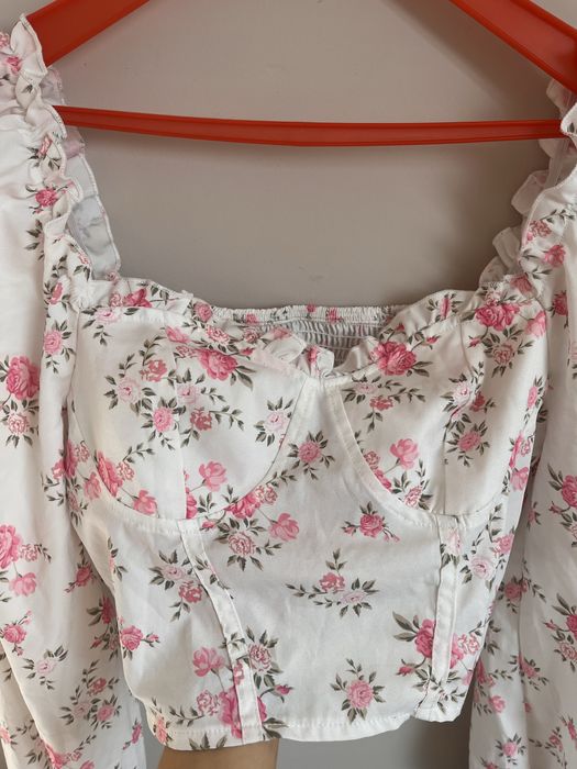 Hiszpanka w kwiaty,Hiszpanka z bufiastymi rękawami