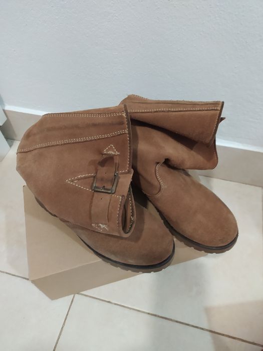 Botas em pele castanhas