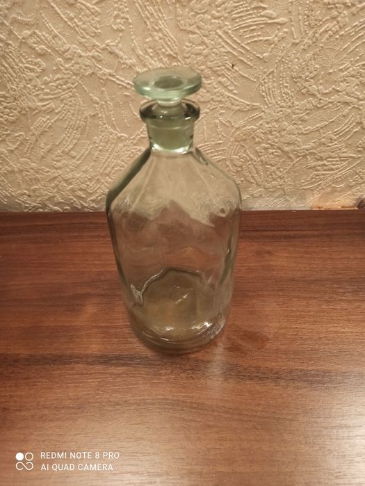 Стеклянная бутылочка с крышкой (как графин) СССР