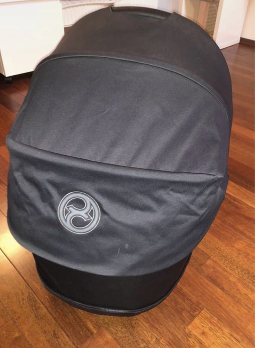 Piękna czarna Gondola luksusowy klasyk marki Cybex Priam 4.0 Lux