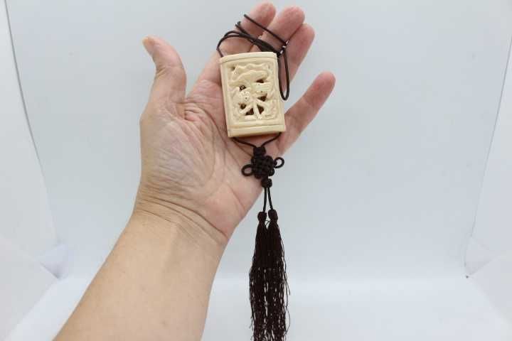 Netsuke Inro Esculpido à Mão Caixa com Rã ou Sapo