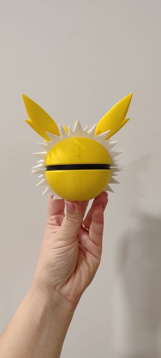 Jolteon pokeball pokemon 3d