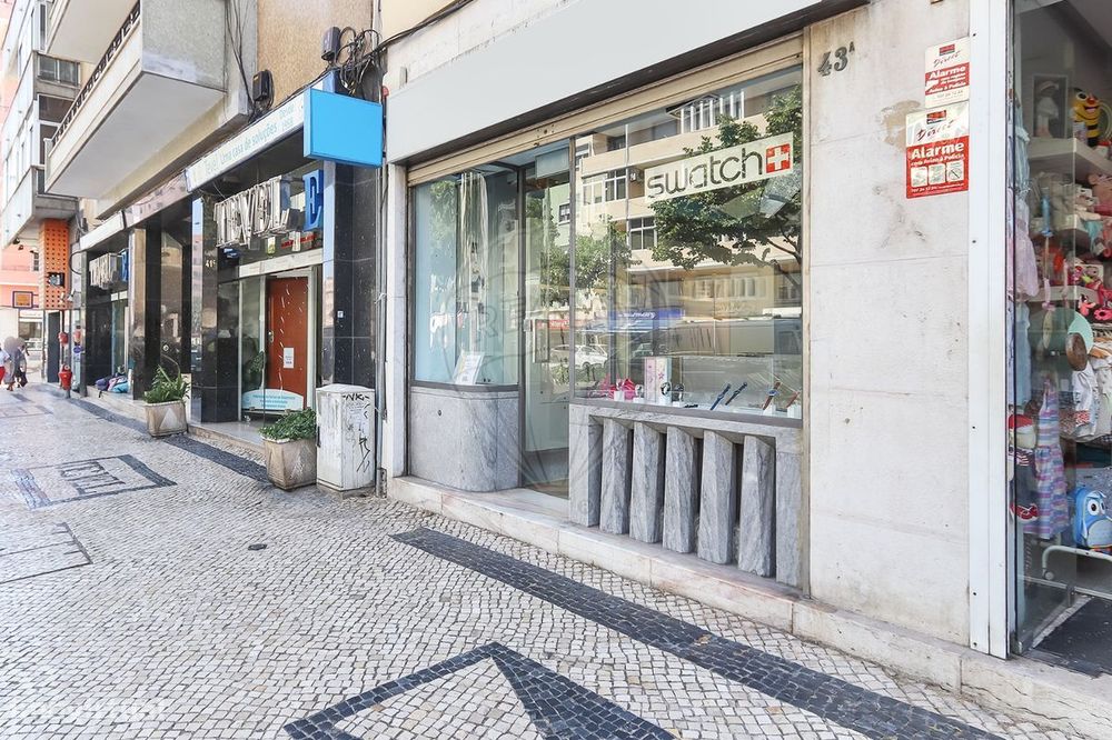 Fantástica loja na Av de Roma