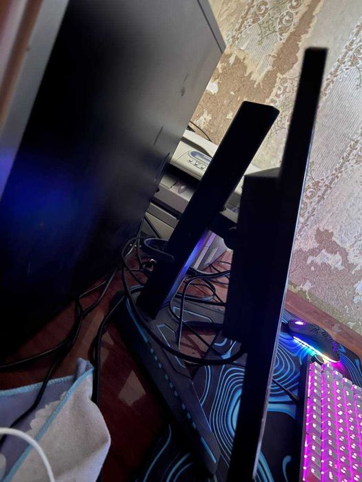 GTX 1650,  Ryzen 5 4600g radion gr, 16 gb operativki DDR,моник 165герц