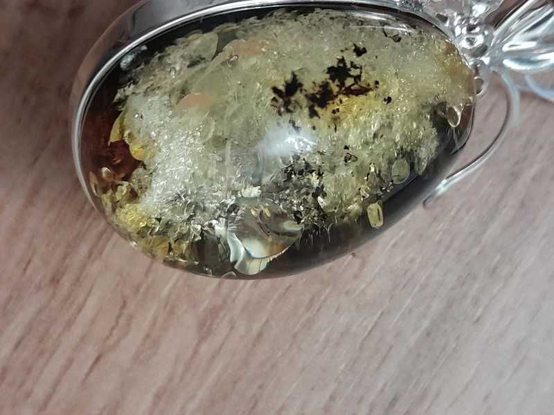 Srebrna zawieszka z bursztynem