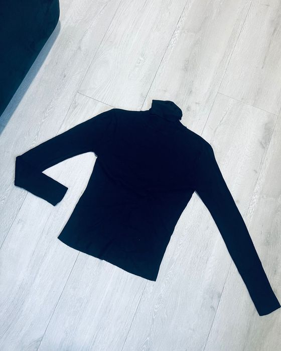 Klasyczny czarny sweterek z golfem rozmiar S