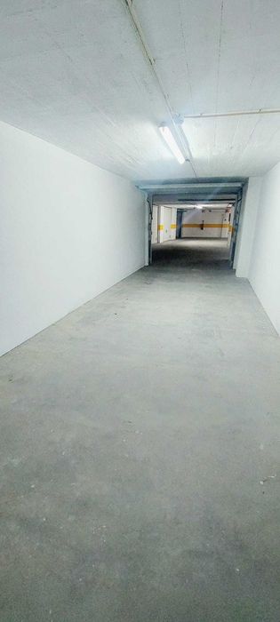 Box fechada para dois carros