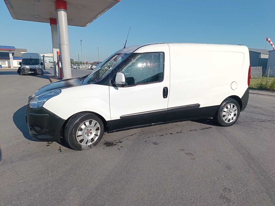 Sprzedam Fiata Doblo Maxi.