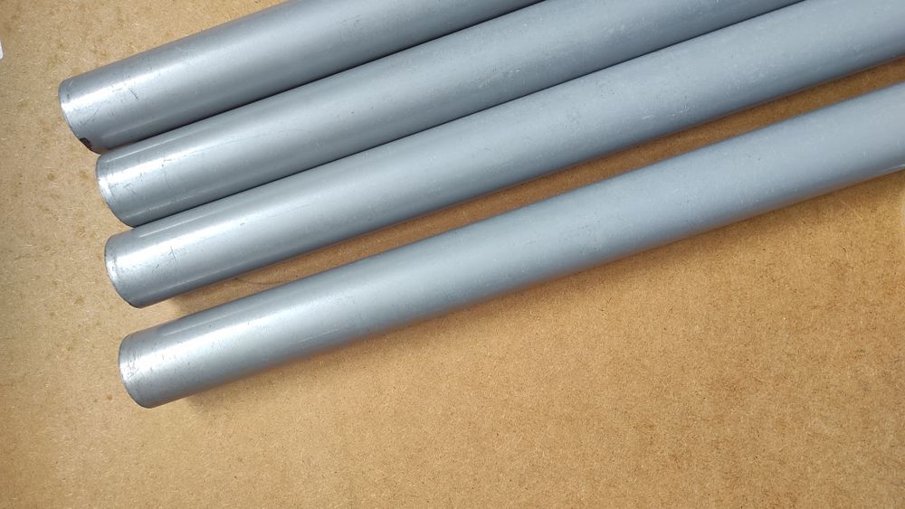 Pernas reguláveis para mesa/secretária