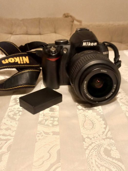Nikon D 3000  z ogiektywen 18-55 plus