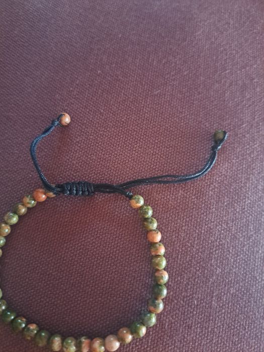 Pulseira com pedras naturais