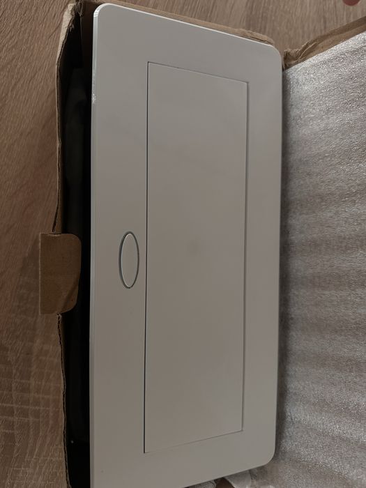 Gniazdo potrojne do montazu w szafce blat