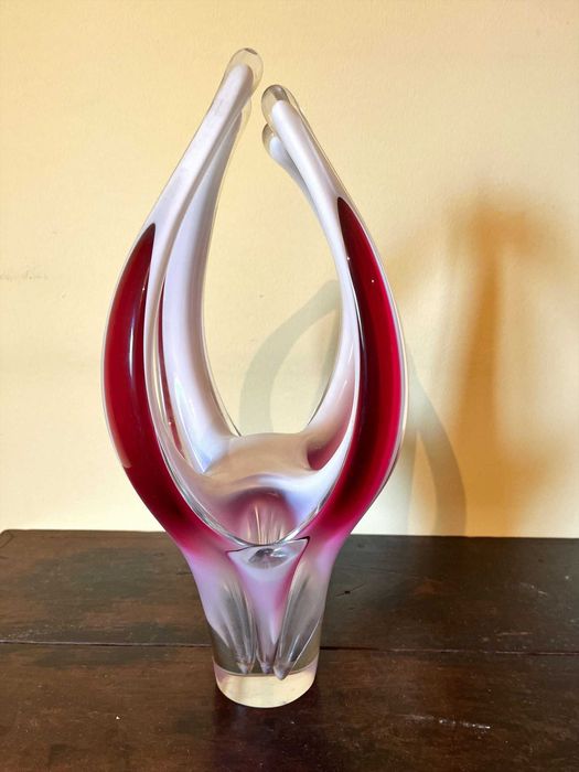 Escultura Decorativa em Vidro Artístico – Vermelho e Branco – 43 cm