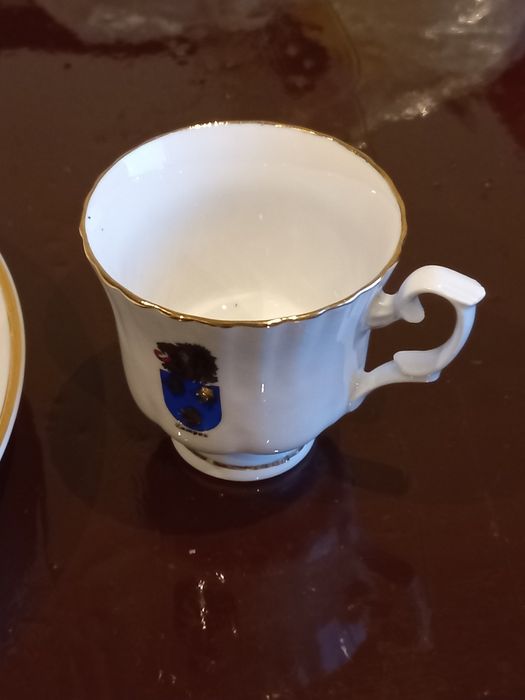 Louça antiga cerca de 30 anos