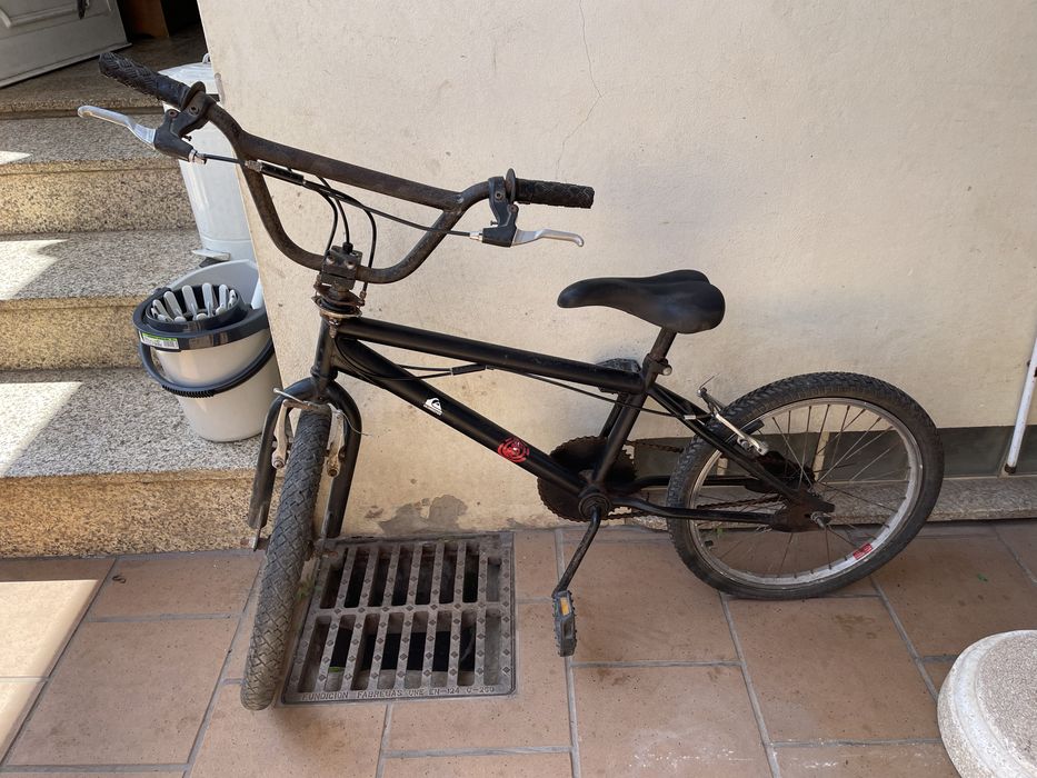 BICICLETA BMX PRETA