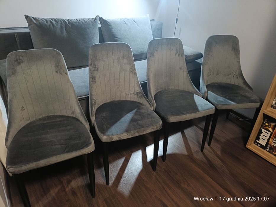 Krzesła welurowe 4 sztuki